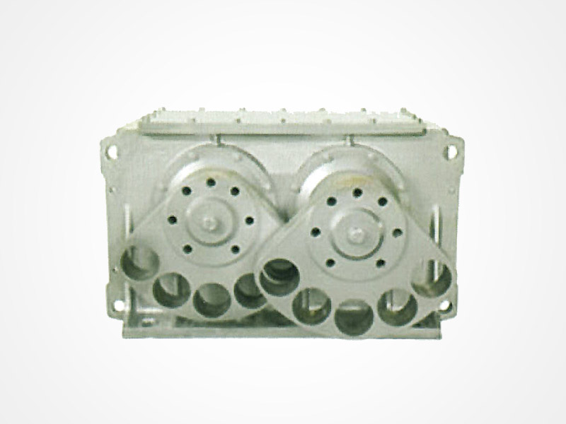 座式自同步稀油激振器